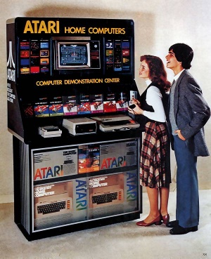 Atari je z igrami želel uspeti tudi v svetu računalnikov. V hudi konkurenci mu to ni najbolje uspevalo.